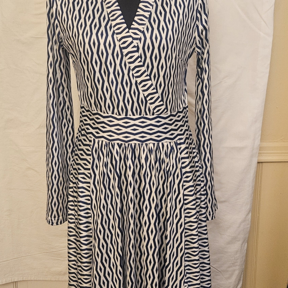 SHEIN Navy & White Geometric Wrap Dress – Size M | Effortlessly Chic